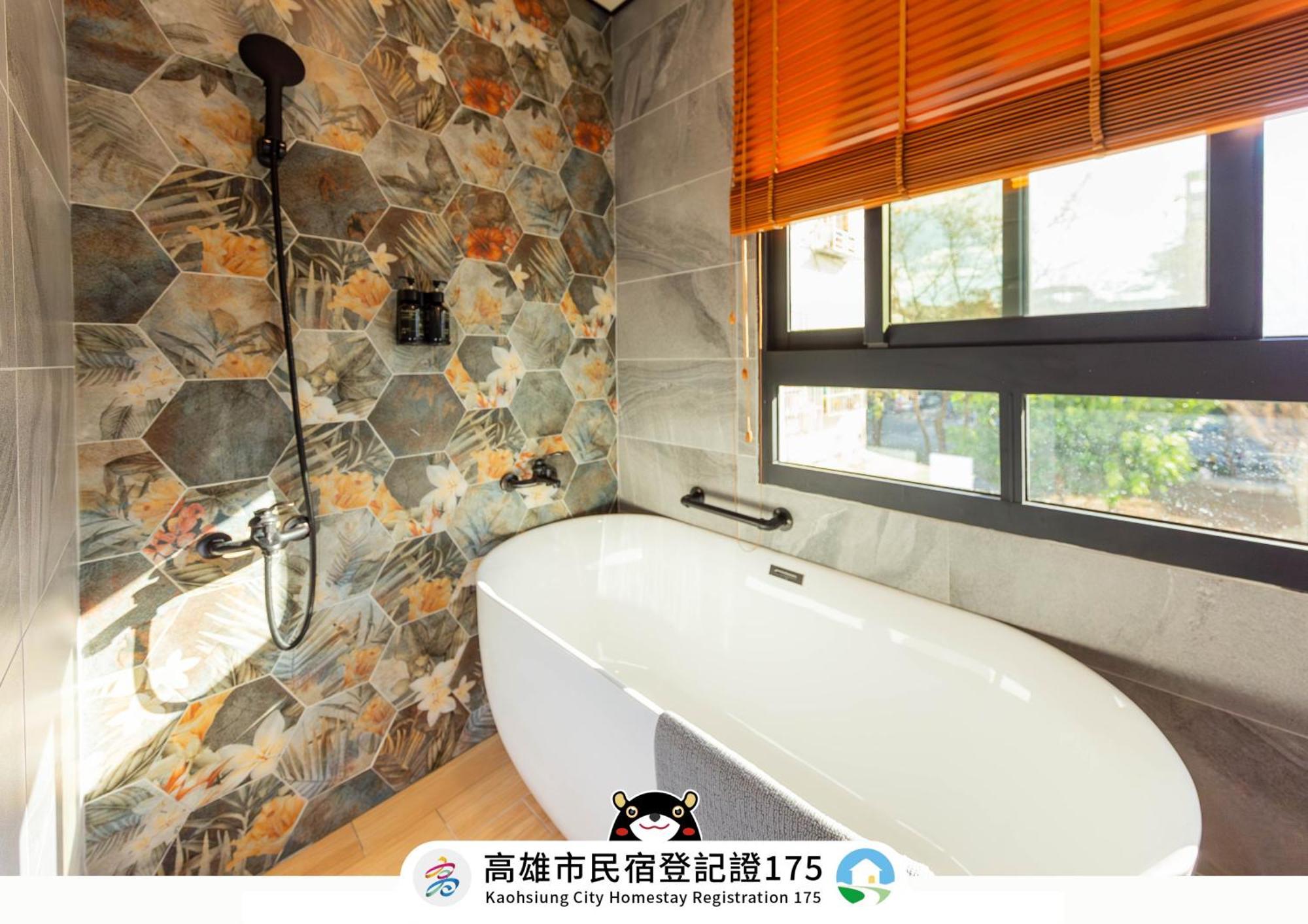 Ez Stay Yancheng Kaohsiung Exteriör bild